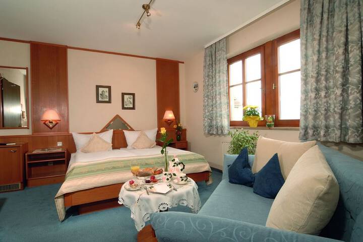 Room 3 of 53