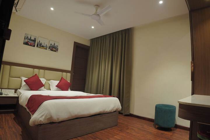 Room 9 of 29