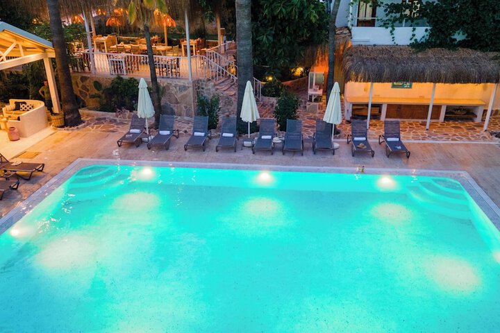 Pools & Facilities