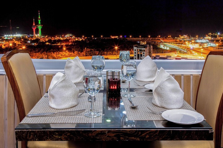 Dining 73 of 102