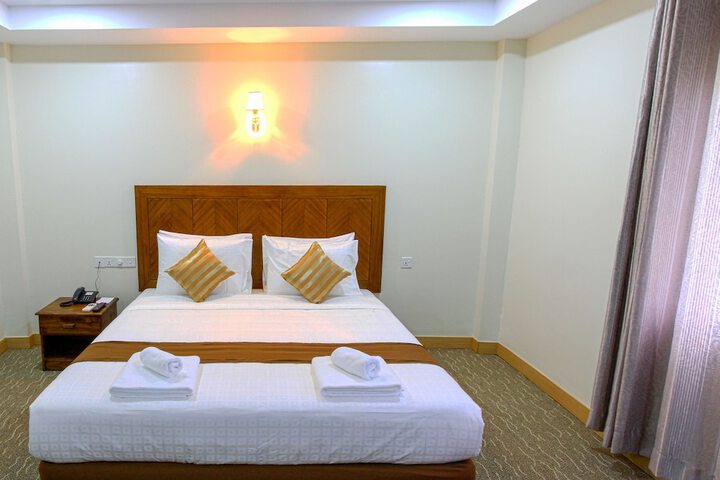 Room 6 of 25