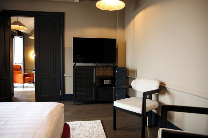 Room 10 of 43