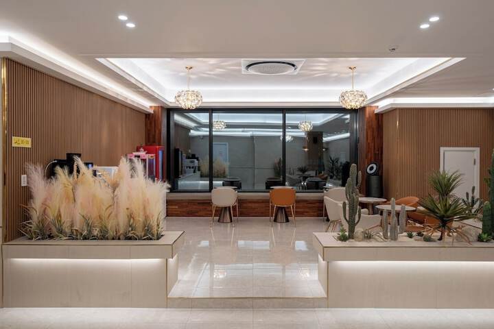 Hotel Interior 4 of 43