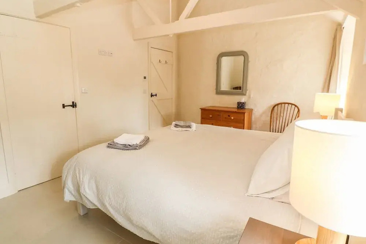 Room 4 of 20