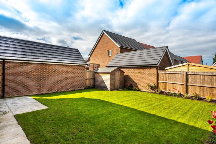 Huge & Modern House in York