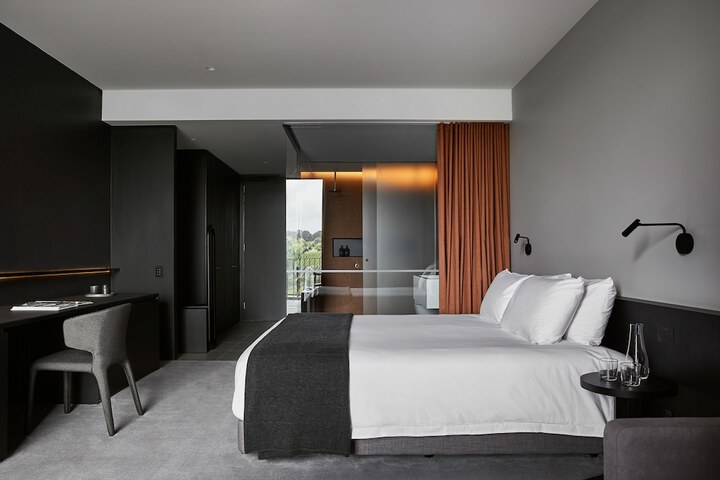 Room 9 of 68