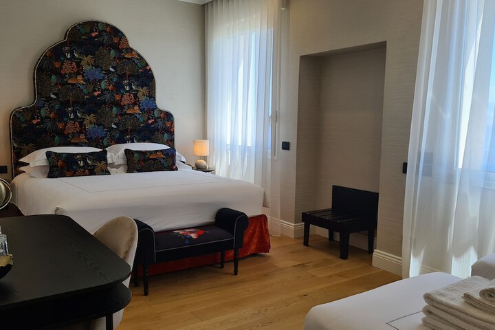 Room 10 of 27