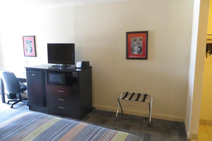 Room 16 of 32