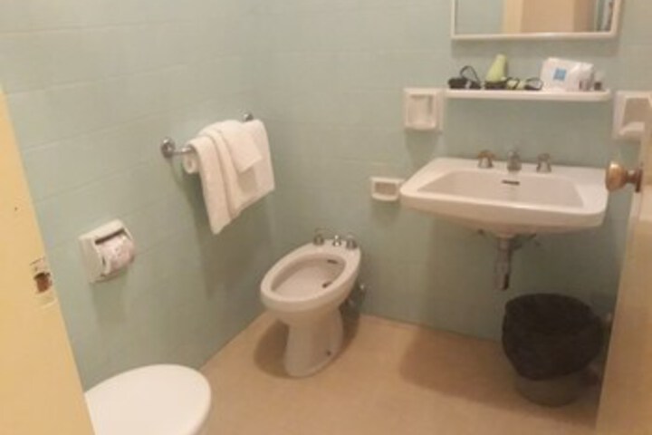 Room 4 of 24