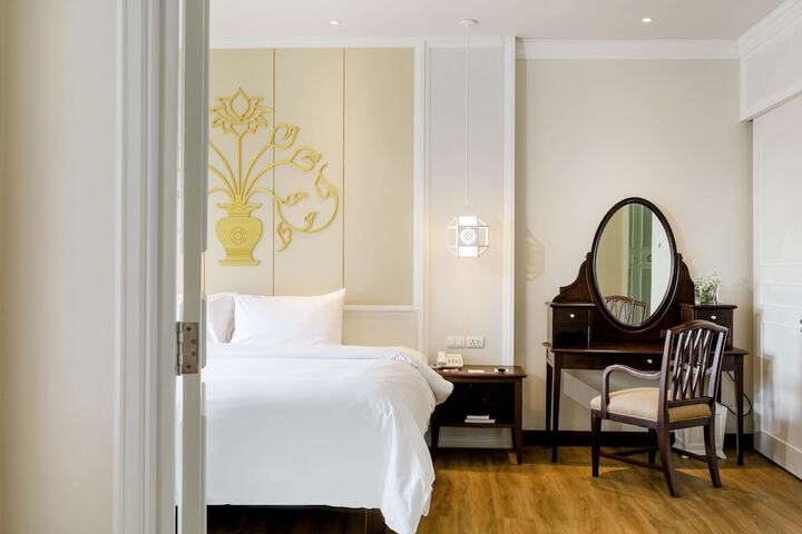 Room 43 of 182