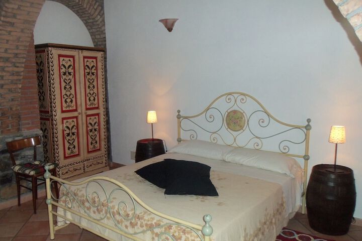 Room 4 of 33