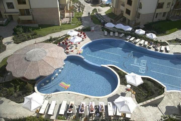 Pool 150 of 209