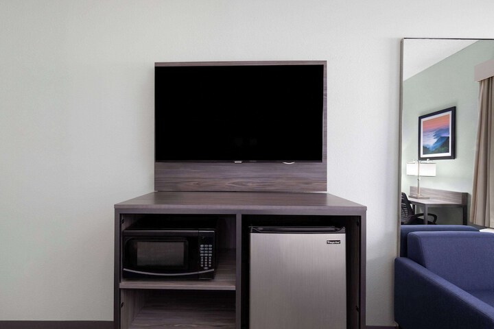 Double Accessible King Size Bed (1 of 7)
