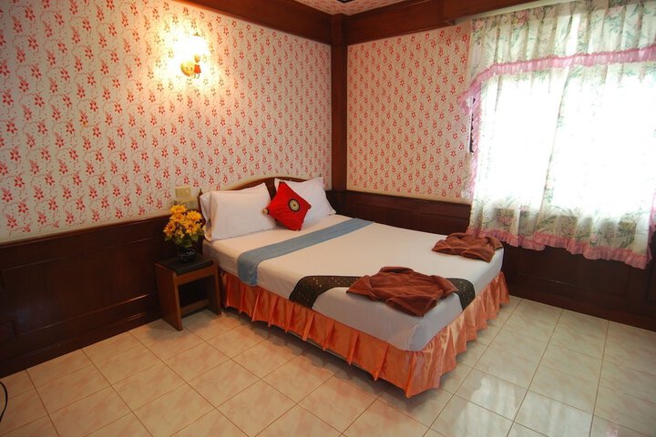 Room 10 of 50