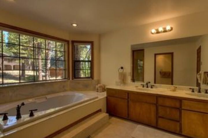 Room 4 of 33