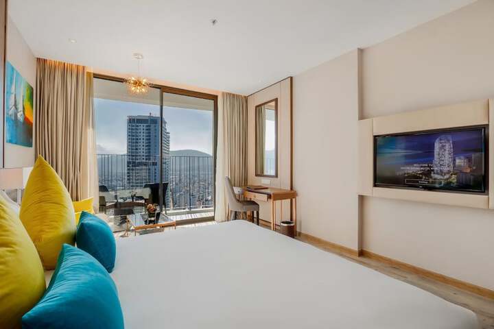 Room 14 of 37