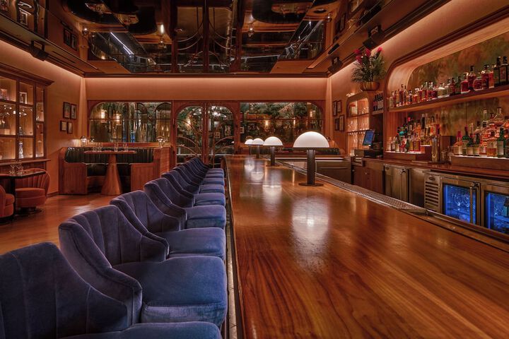 Lounge 129 of 144