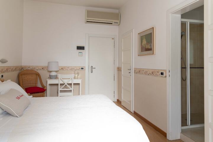Room 45 of 105
