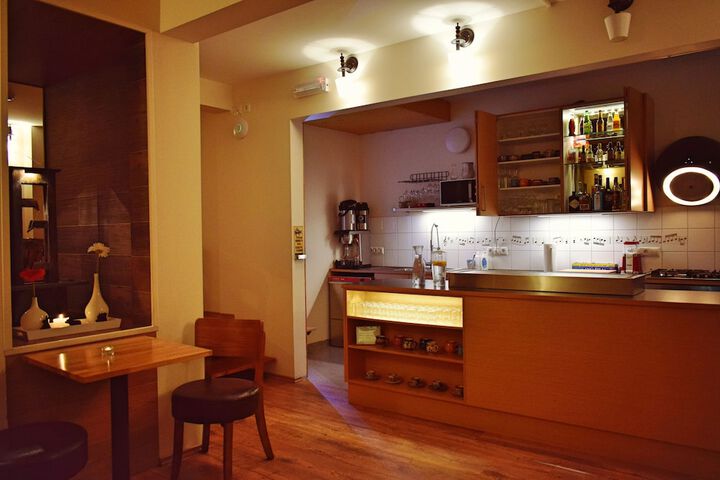 Lounge 56 of 72