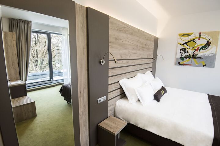 Room 9 of 36
