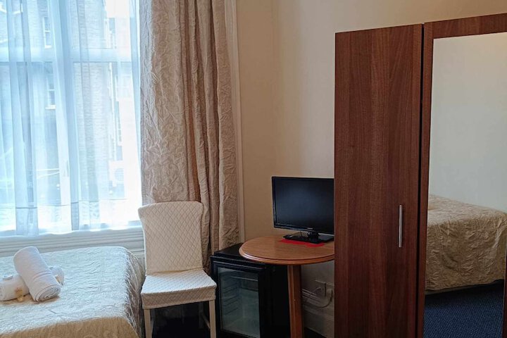 Room 121 of 283