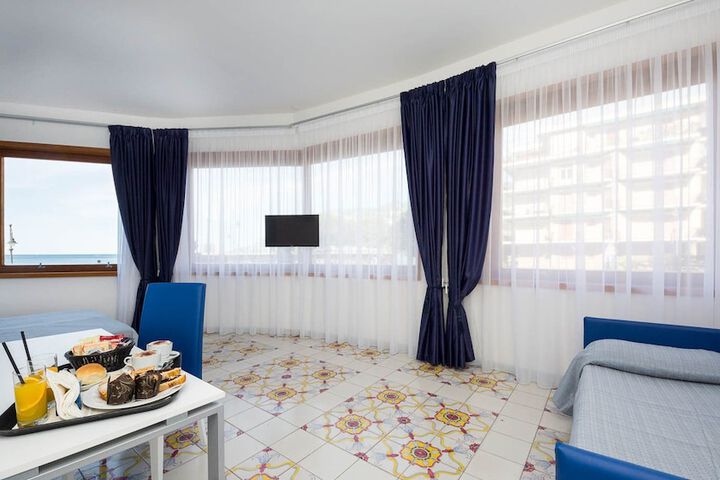 Room 8 of 85
