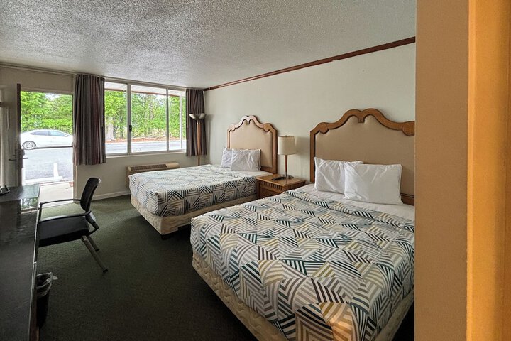 2 Double Beds (11 of 13)