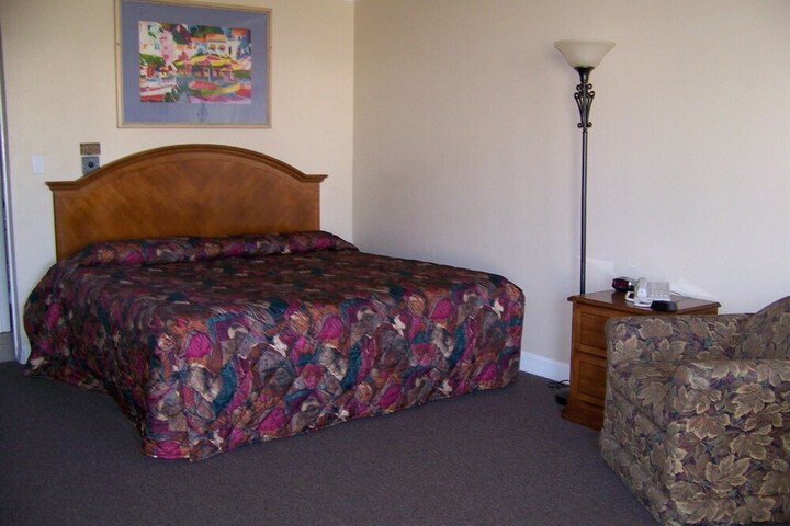 Room 11 of 16