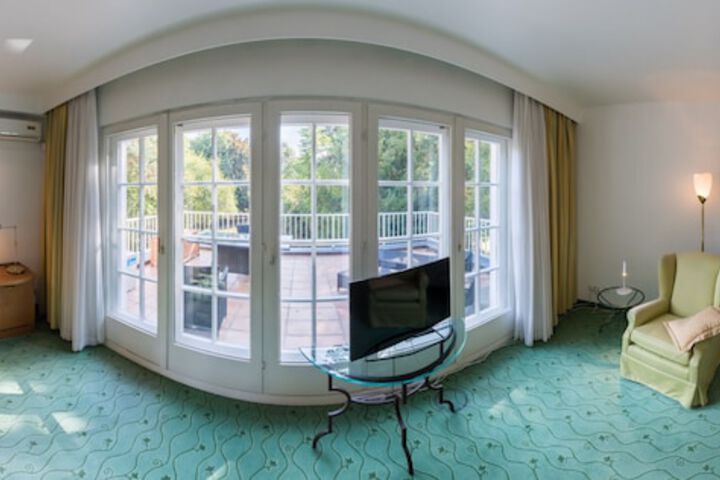 Room 10 of 33