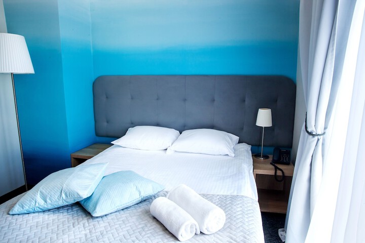 Room 3 of 34