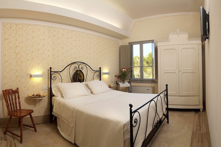 Room 5 of 63
