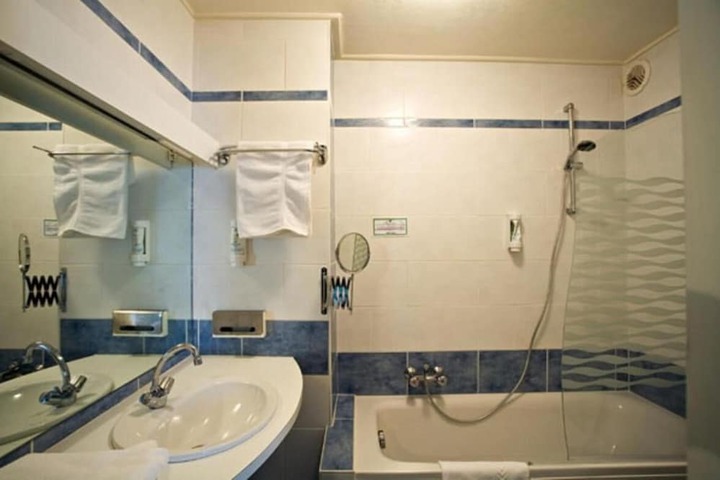 Room 15 of 32