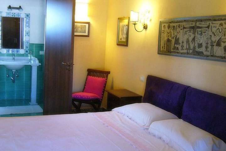 Room 4 of 61