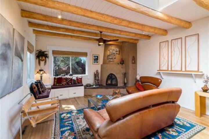 Casa Galleria 3 Bedrooms, Wifi, Fireplace, Fenced Yard, Sleeps 9