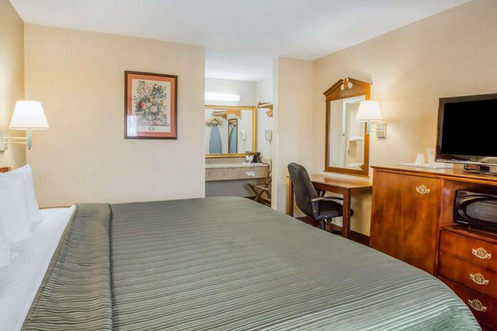 1 King Bed (1 of 8)
