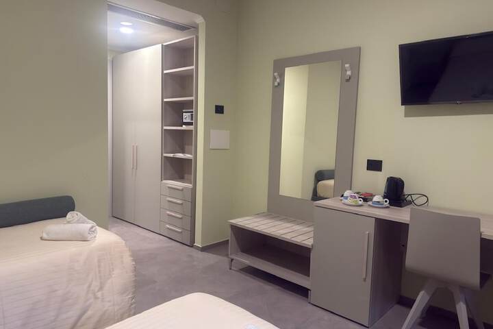 Room 28 of 104