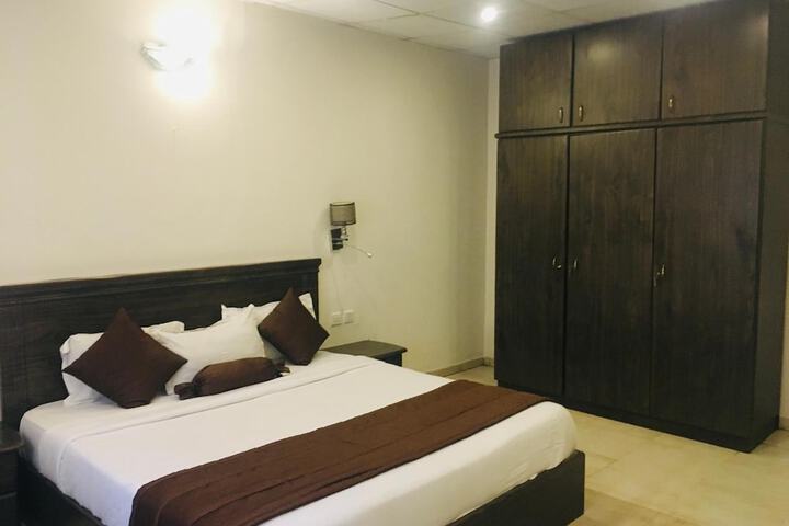Room 8 of 42