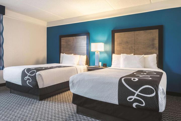 2 Double Beds (6 of 11)