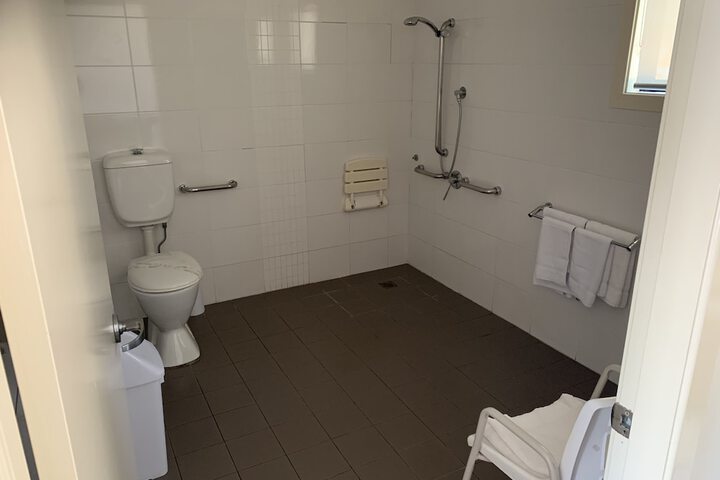 Room 6 of 18