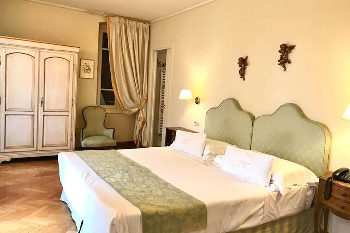 Room 18 of 53