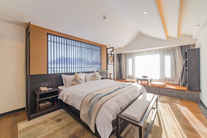 Room 13 of 80