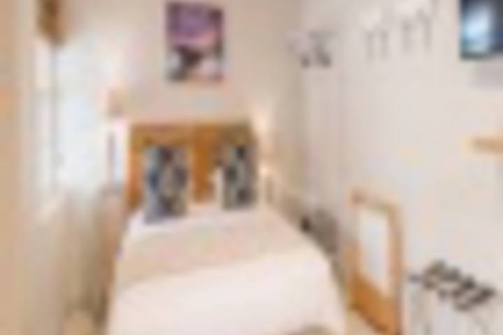 Room 75 of 648