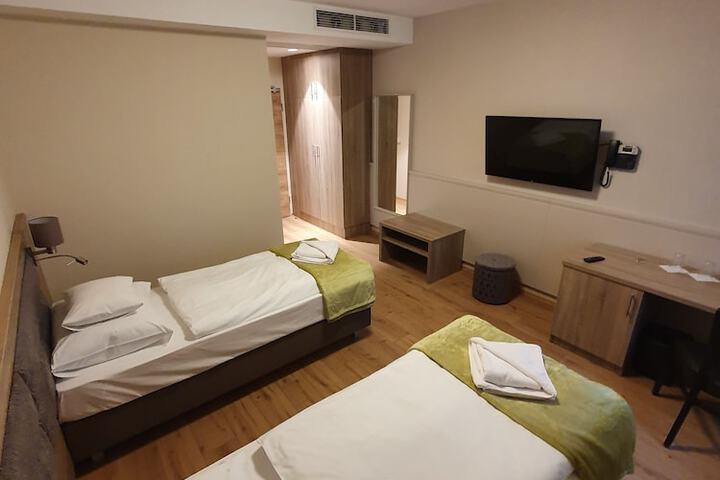 Room 8 of 48