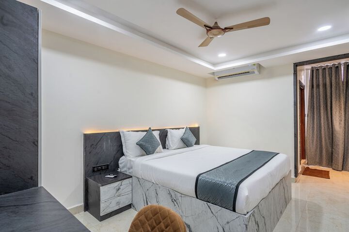 Room 10 of 26