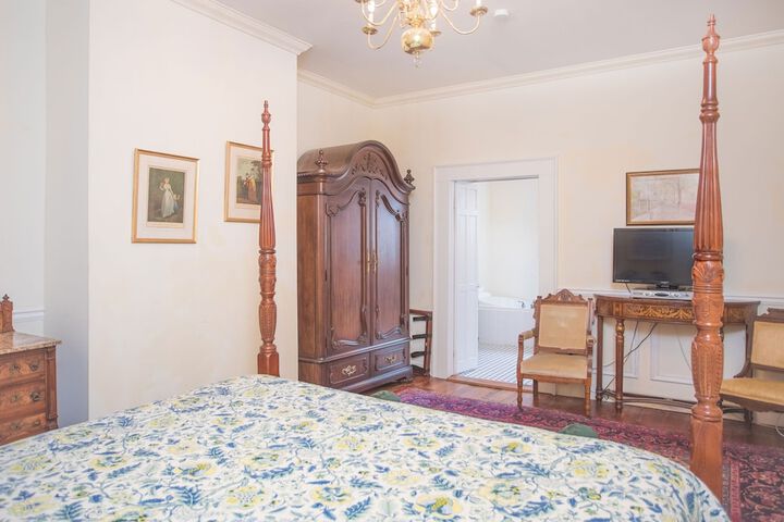 Room 25 of 170