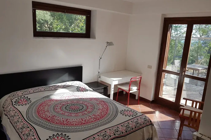 Room 2 of 8