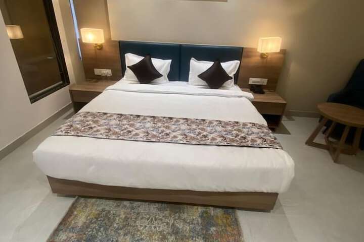 Room 3 of 20