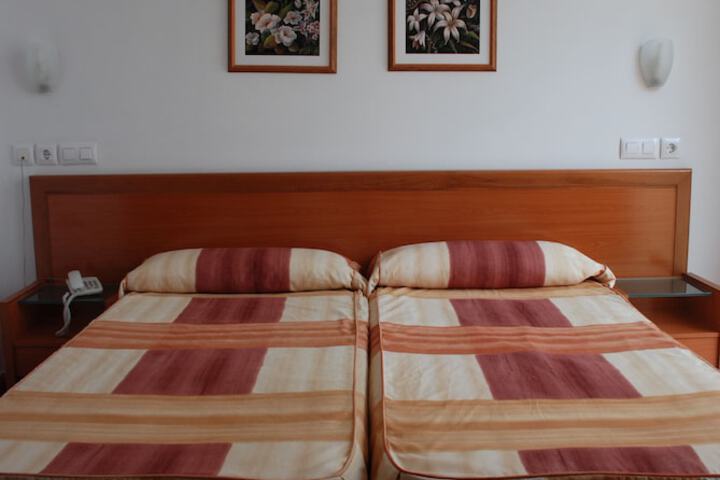 Room 9 of 35