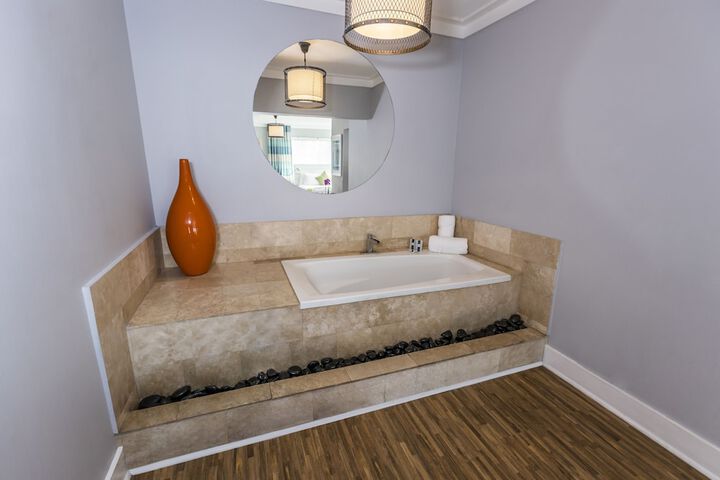 1 Queen Bed (5 of 13)