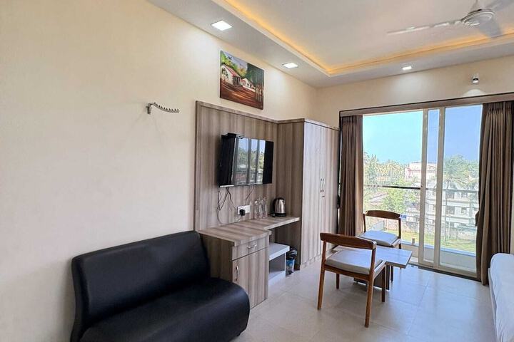 Room 6 of 18